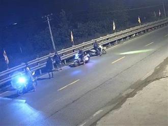 Bắt giữ 4 đối tượng dọa chém người đi đường để cướp xe máy trong đêm tại Hà Nội