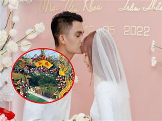Cận cảnh 'khung cảnh cưới' của Mạc Văn Khoa tại quê nhà Hải Dương: Chơi lớn 'rinh' cả 'cổng cưới rồng phượng' miền Tây ra tới quê nhà miền Bắc