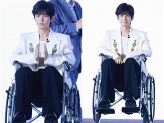 Thành Nghị ngồi xe lăn tham dự sự kiện sau chấn thương khi quay Anh Hùng Chí