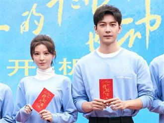 Trần Tinh Húc chính thức 'thành đôi' với Trương Dư Hi trong Lời Nói Dối Của Em Thật Êm Tai khiến netizen phấn khích