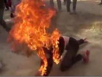 Chồng tẩm xăng đốt vợ ở Nghệ An vì con khóc mãi không nín