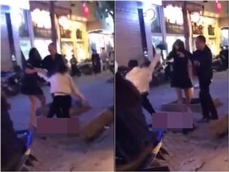Bồ nhí đánh chửi vợ giữa phố Hà Nội: 'Bà già rồi nên chồng bỏ là đúng'