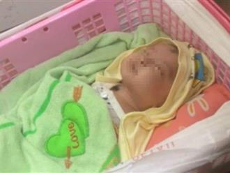 TP. Huế: Xót xa bé gái sơ sinh khoảng 1,5 tháng tuổi bị bỏ rơi cạnh quán cà phê
