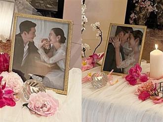 Một góc sảnh cưới của Hyun Bin và Son Ye Jin được tiết lộ, hình ảnh ngọt ngào, tình tứ chẳng kém trong phim khiến người hâm mộ gật gù 'đẩy thuyền không sai'