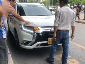 Nữ hành khách bị ô tô đâm văng ra đường tại sân bay Tân Sơn Nhất