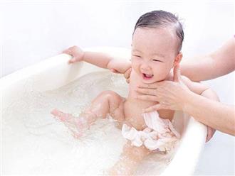 Chuyên gia y tế "mách" cách tắm cho trẻ sơ sinh không bị nhiễm lạnh trong thời tiết giá rét