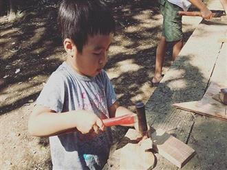 Trẻ em Nhật đang được khuyến khích chơi với dao, búa, đốt lửa và trèo lên mái nhà, các mẹ Việt có dám thử?