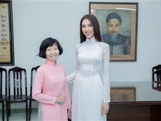 Hoa Hậu Nguyễn Thúc Thùy Tiên 'áo gấm về TRƯỜNG', gây thương nhớ khi diện áo dài trắng tinh khôi 