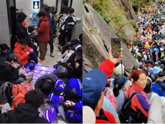 Trung Quốc quá tải vì khách 'đổ xô' du lịch dịp lễ 1/5, hàng trăm người chen nhau ngủ trong nhà vệ sinh 