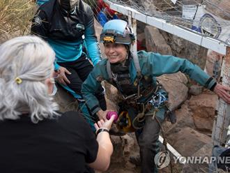 Clip: Người phụ nữ trở về sau 500 ngày một mình trong hang động sâu 70m: “Khổ nhất là bị ruồi bu”