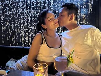 Dân mạng chỉ trích gay gắt bộ ảnh nóng 'bỏng rẫy' trong nhà tắm của vợ chồng Phương Trinh Jolie - Lý Bình