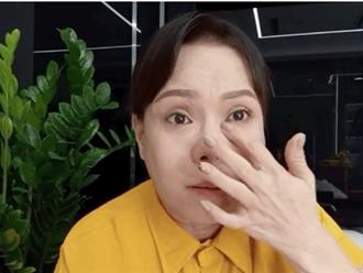 Nghệ sĩ Việt Hương tiết lộ bị rụng hết cả tóc, lý do khiến nhiều người xót xa