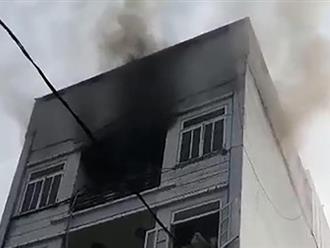 Cháy nhà 4 tầng ở TP.HCM:  Ám khói đen, cửa kính vỡ toang, người dân hoảng loạn
