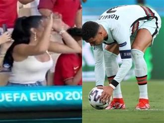 Nổi điên ném băng đội trưởng sau khi phải dừng bước ở EURO 2020, Ronaldo bị chế giễu có sẵn "2 quả bóng căng tròn" đang chờ ở nhà