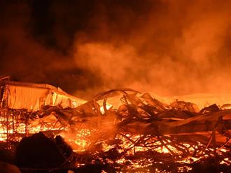 Cháy xưởng gỗ rộng hàng ngàn m² tại Bình Định, ước tính thiệt hại hàng chục tỷ
