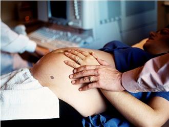 Những lí do khiến con bị ‘MẮC KẸT TRONG TỬ CUNG’ của mẹ trong quá trình sinh nở