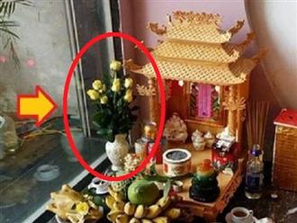 Tại sao khi thắp hương người nhà giàu thường đặt bình hoa bên trái bàn thờ? Biết lý do ai nấy đều tăm tắp làm theo