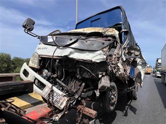 Tài xế xe tải tử vong tại chỗ sau cú tông trực diện với xe đầu kéo trên QL1A tỉnh Quảng Bình