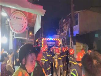 TP.HCM: Cháy lớn nhà dân ở đường Bắc Hải lúc nửa khuya, 5 người mắc kẹt may mắn thoát khỏi biển lửa