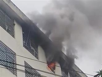 Nghệ An: Cháy căn hộ chung cư Tecco, cảnh sát phá cửa dập lửa