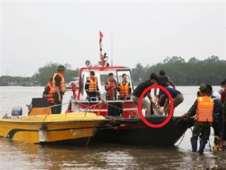 Quảng Ninh: Tìm thấy thi thể 2 nạn nhân trong vụ lật thuyền do dông lốc, lực lượng vẫn nỗ lực tìm nạn nhân còn lại