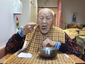 Cụ ông sống thọ 115 tuổi nhờ 1 môn thể thao, không phải đi bộ hay bơi lội