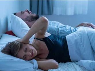 Vợ chồng hục hặc vì chứng ngáy to khi ngủ