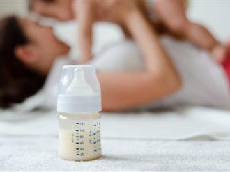 Có phải trẻ trên 1 tuổi, sữa mẹ không còn chất, có nên cho trẻ bú mẹ tiếp không? 