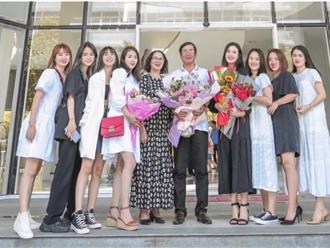 Gia đình có 8 cô con gái ở Quảng Trị: 2 người có bằng Thạc sĩ và 6 người nhận bằng cử nhân sư phạm, kinh tế