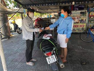 Đi bộ về Thanh Hóa, thanh niên 22 tuổi được người dân Quảng Nam tặng xe máy và 10 triệu đồng làm lộ phí