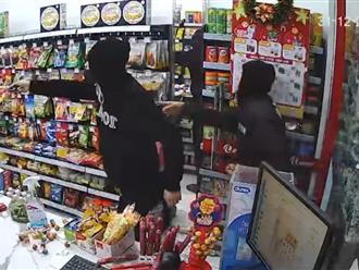 Hà Nội: Truy tìm khoảng 10 thiếu niên cướp cửa hàng tiện lợi, đuổi đánh nhân viên bán hàng