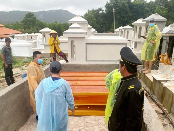 Thông tin MỚI vụ 7 thi thể trôi dạt vào bờ biển Phú Quốc: Tổ chức nghi lễ chôn cất dành cho các nạn nhân  - Ảnh 1