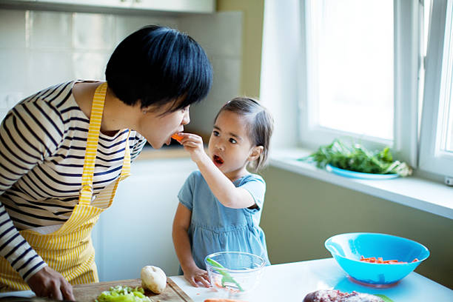 15 sai lầm phổ biến của cha mẹ khiến con trở thành đứa trẻ biếng ăn - Ảnh 3
