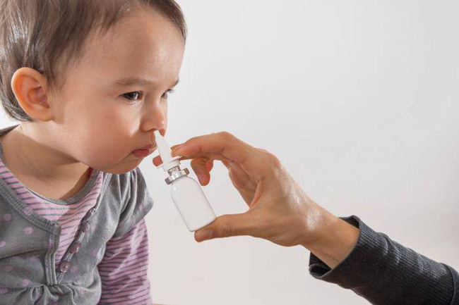 Loại thuốc cha mẹ rất hay dùng cho trẻ khi bị cảm cúm nhưng chuyên gia cảnh báo nguy cơ gây tử vong - Ảnh 1