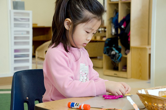 Thay vì nói “Con làm tốt lắm”, đây là 9 câu nói mà các giáo viên Montessori thường dùng - Ảnh 3