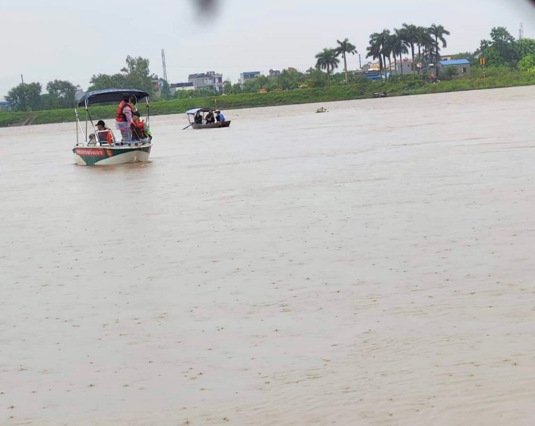 Thương tâm: Đã tìm thấy thi thể của 3 cháu nhỏ trong vụ 4 người mất tích trên sông Đào ở Nam Định - Ảnh 2