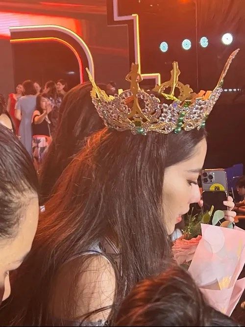 Vì sao Nam Em trượt top 5 Miss World Vietnam 2022 vẫn có vương miện hoa hậu chung cuộc? - Ảnh 4