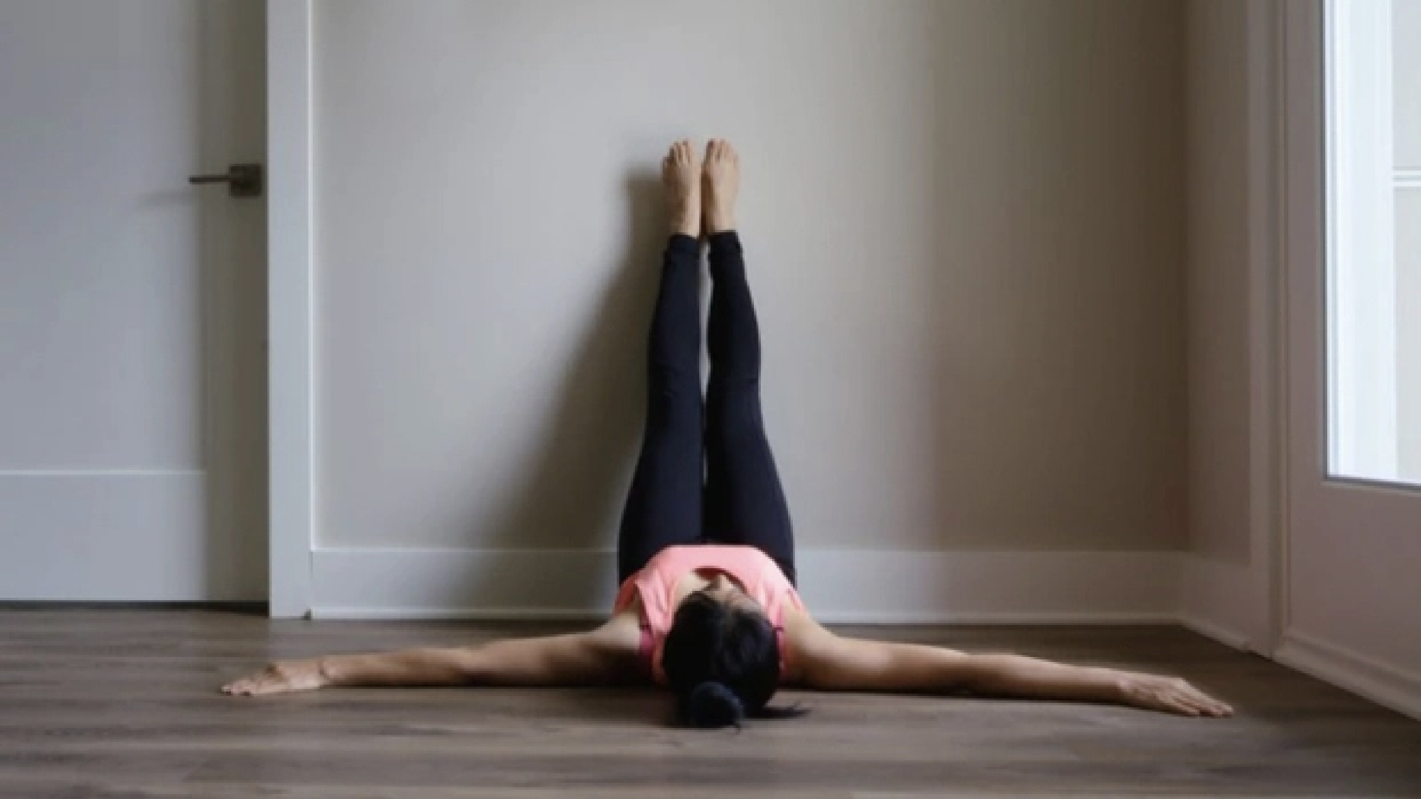 Chữa lành cơ thể: 5 tư thế yoga đơn giản rất tốt cho chị em phụ nữ - Ảnh 3