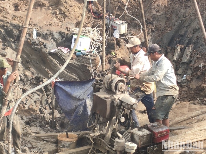 Những vụ trẻ em gặp tai nạn ‘hố công trình’ thương tâm tại Việt Nam: Mong ước có phép màu - Ảnh 4