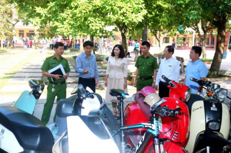 Một tỉnh cấm học sinh đi xe máy điện đến trường từ ngày 1/11/2023 - Ảnh 2