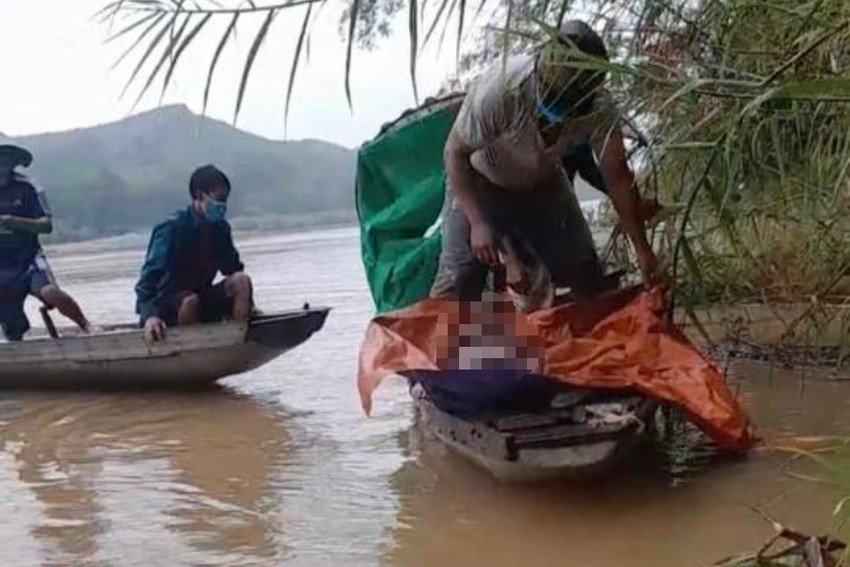 Nghẹn lòng hình ảnh 'người đầu bạc tiễn kẻ đầu xanh' trong vụ 3 học sinh đuối nước trên sông Lam - Ảnh 2