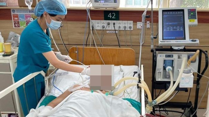 Bệnh viện kích hoạt báo động đỏ cứu nữ sinh 19 tuổi nguy kịch sau 4 ngày sốt  - Ảnh 2