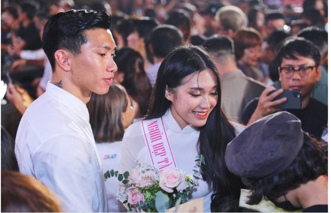 3 người đẹp thi Hoa hậu có bạn trai công khai cổ vũ trong đêm chung kết - Ảnh 7