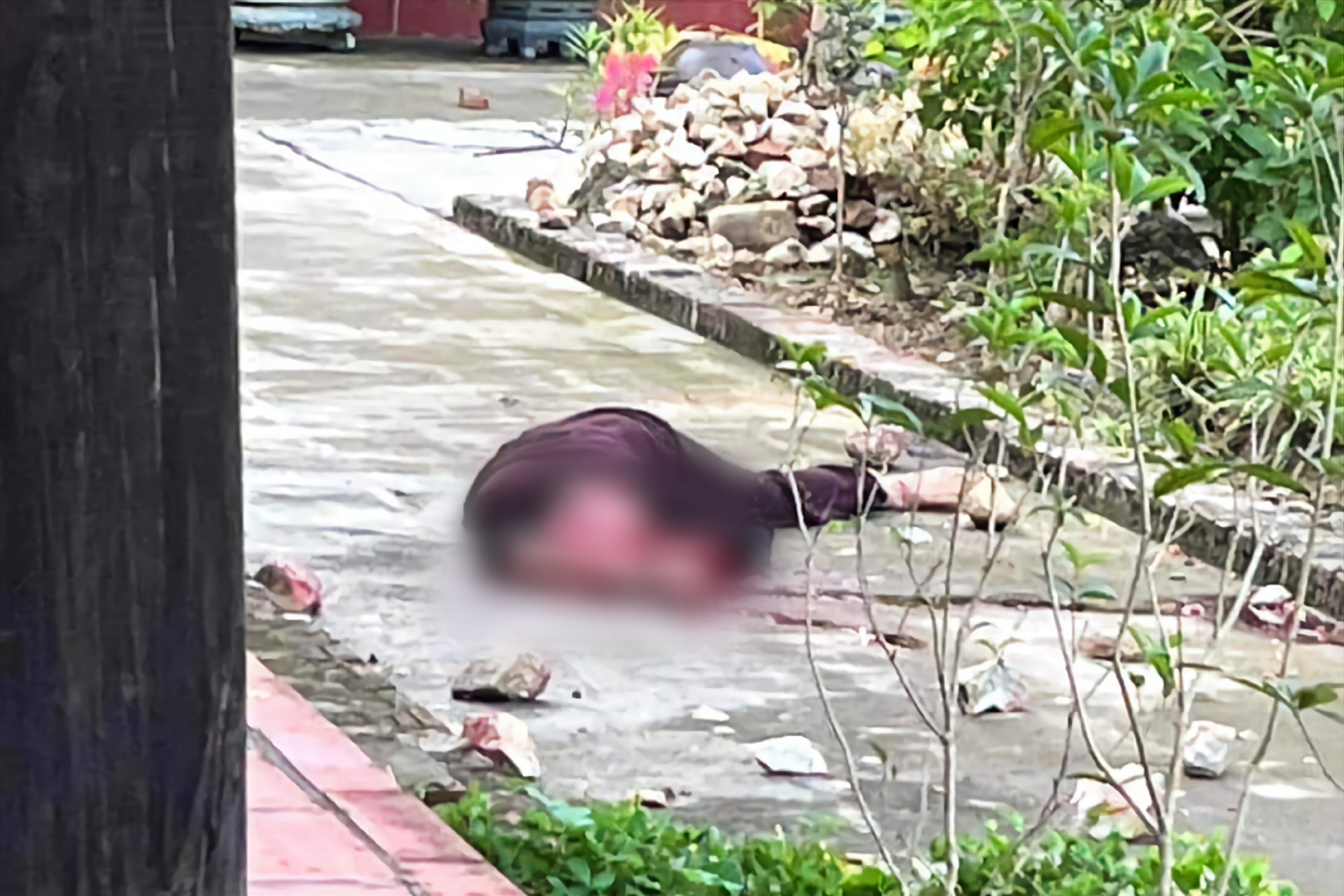 Danh tính của người phụ nữ mặc áo phật tử bị sát hại ở Phú Thọ - Ảnh 1