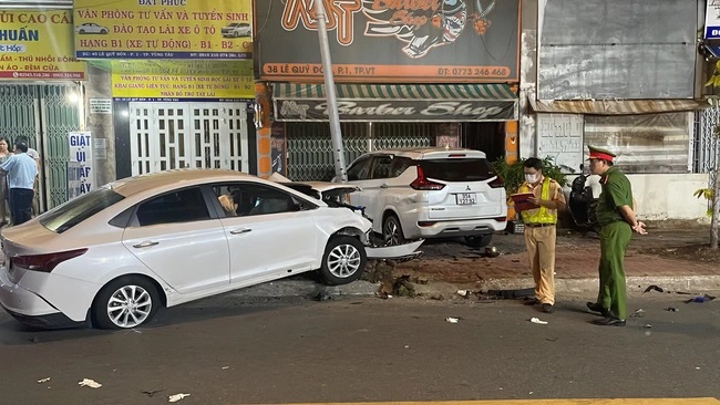 Tai nạn giao thông kinh hoàng, ô tô tông hàng loạt xe máy ở Vũng Tàu, 2 người tử vong, nhiều người bị thương nặng - Ảnh 1