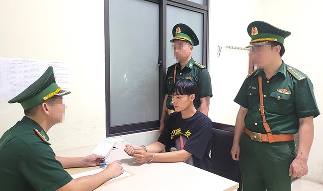 Bị tố giao cấu với bạn gái 15 tuổi, nam thanh niên bỏ trốn sang Thái Lan, vừa về nước đã bị bắt - Ảnh 1