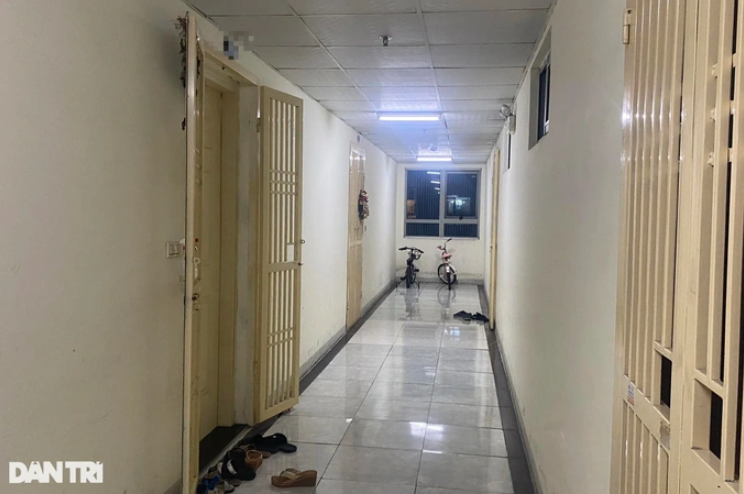Hàng xóm phẫn nộ khi hay tin bé gái sơ sinh bị bạo hành ở Hà Nội: 'Cháu mới sinh được hơn 1 tháng mà lại bị đối xử như vậy' - Ảnh 1