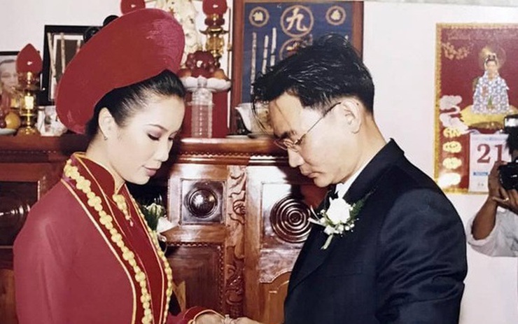 Á hậu Việt Nam đầu tiên trong lịch sử được phong tặng danh hiệu NSND: Hôn nhân 23 năm ngọt ngào bên cạnh ông xã Việt kiều Mỹ, tuổi 52 vẫn đẹp gợi cảm - Ảnh 13