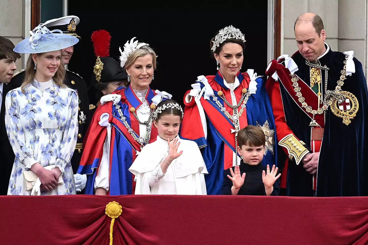 3 con của William và Kate diện trang phục màu sắc khác nhau, ngầm mang ý nghĩa đặc biệt không phải ai cũng nhận thấy - Ảnh 4