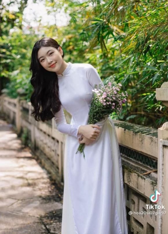 Con gái Quyền Linh gây sốt với loạt ảnh chụp cùng áo dài truyền thống, nhan sắc xinh đẹp khiến nhiều người đắm đuối, xứng danh Hoa hậu tương lai - Ảnh 4